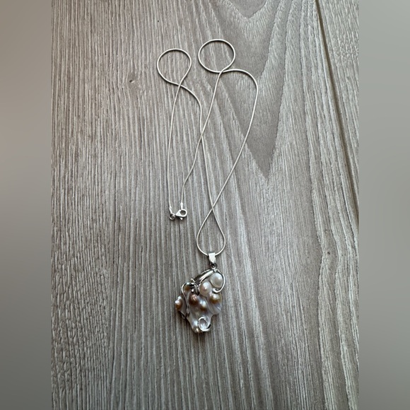 Antique 18k GP Natural Shell Pearl Silver Embellished Pendant Necklace - Picture 2 of 4